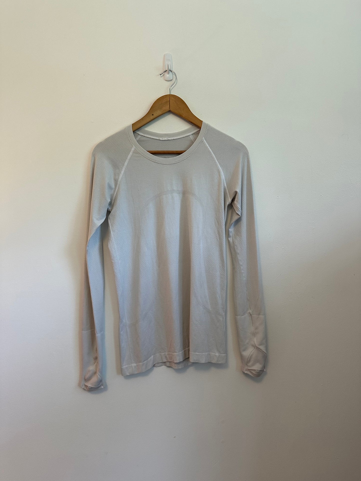 Lululemon Swiftly Tech Long Sleeve 2.0 Shirt in White Stripe | Size 8