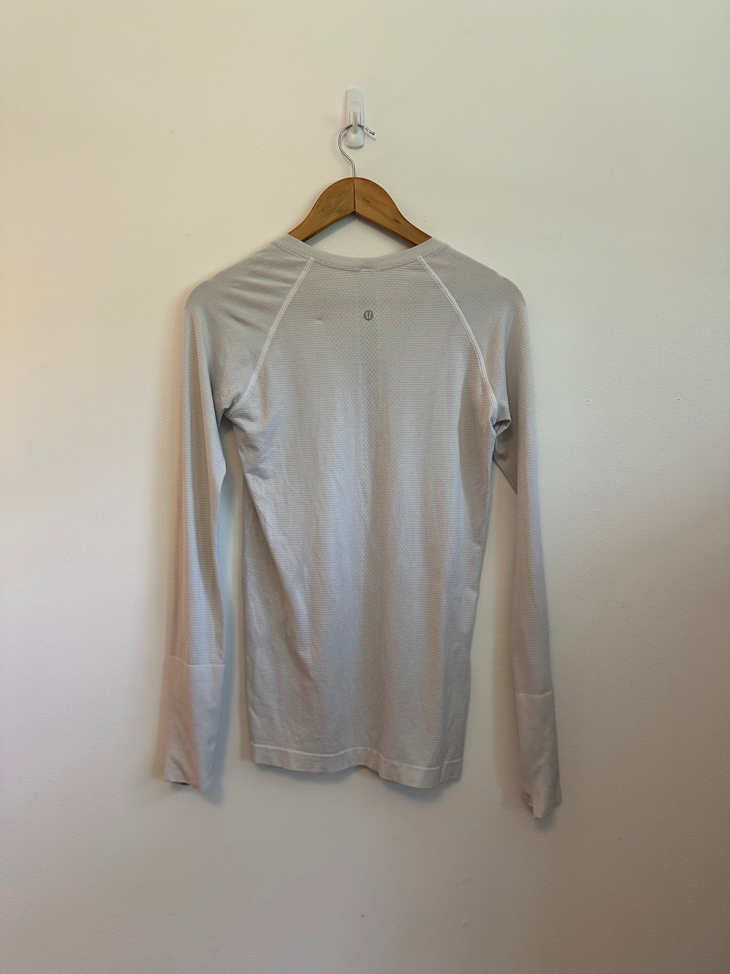 Lululemon Swiftly Tech Long Sleeve 2.0 Shirt in White Stripe | Size 8