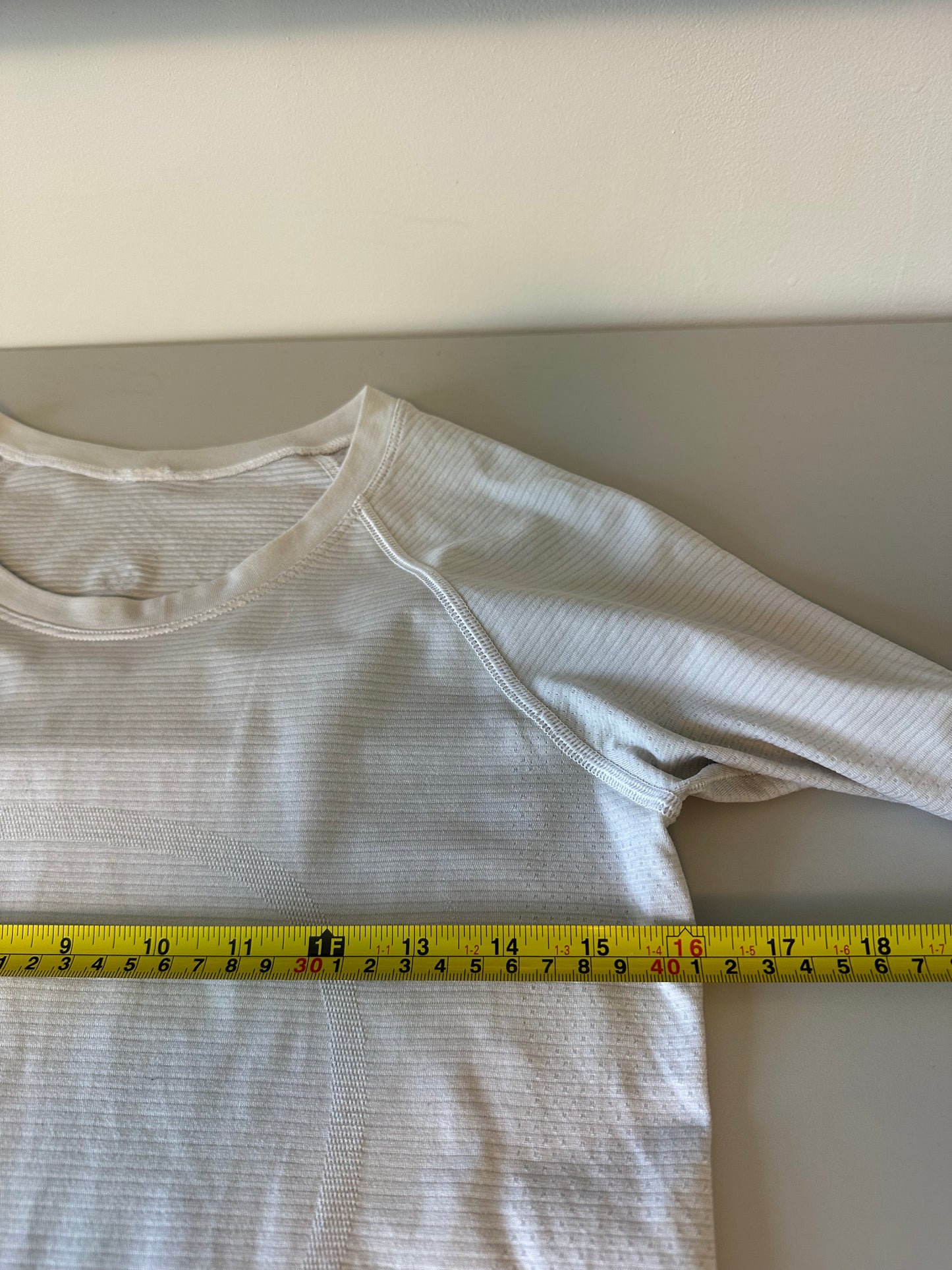 Lululemon Swiftly Tech Long Sleeve 2.0 Shirt in White Stripe | Size 8