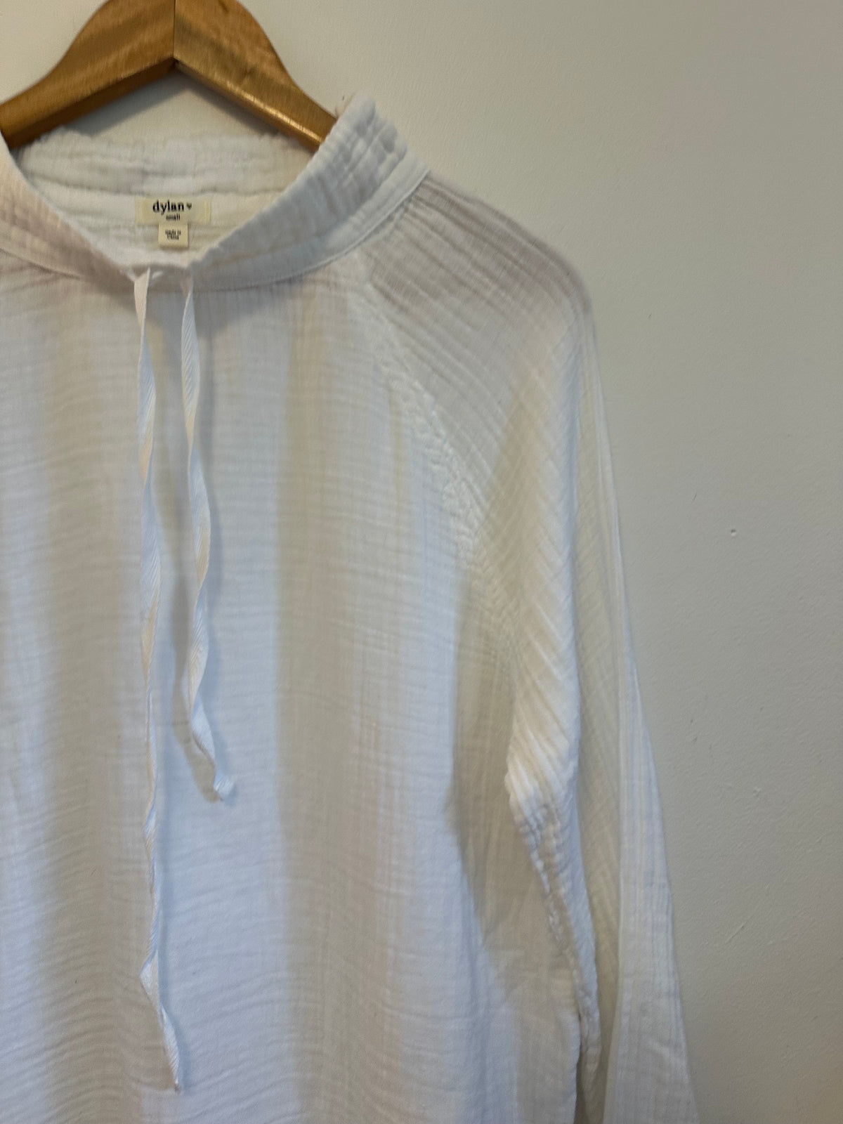 Dylan White Cotton Gauze Crinkle Mock Neck Drawstring Top | Size Small