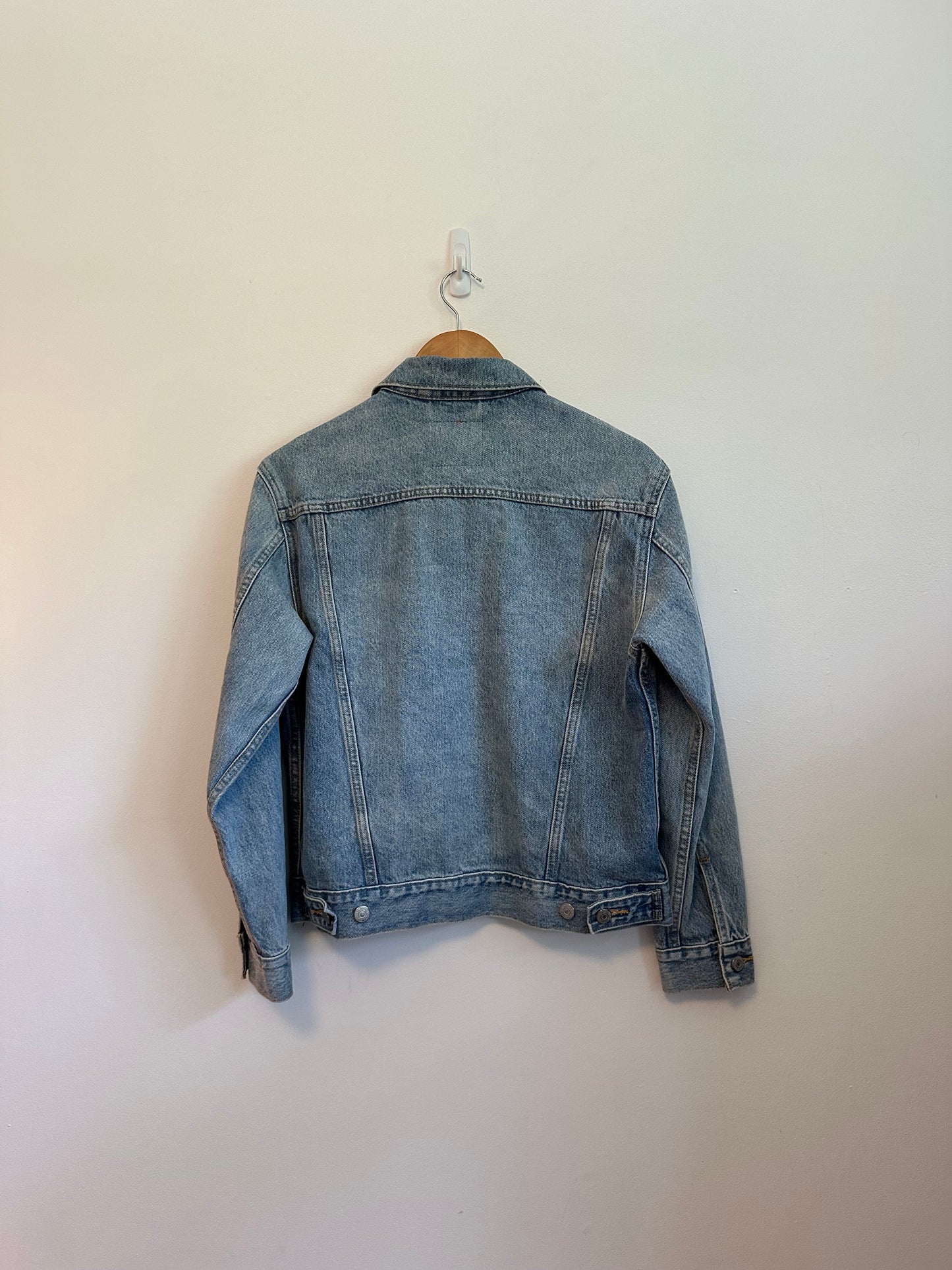 Levis Premium Original Trucker Jean Jacket in Light Wash Denim Blue | Size Small