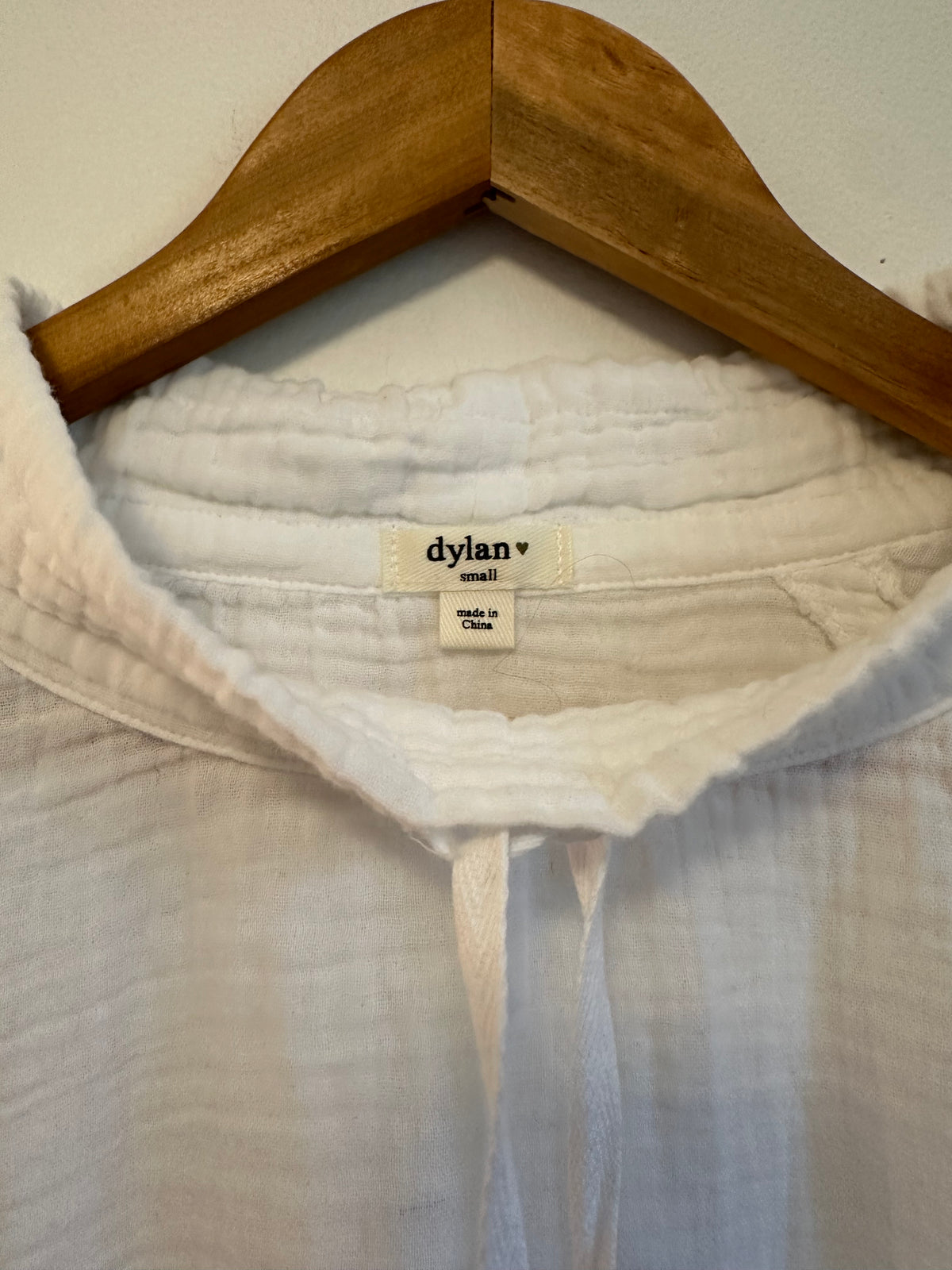 Dylan White Cotton Gauze Crinkle Mock Neck Drawstring Top | Size Small