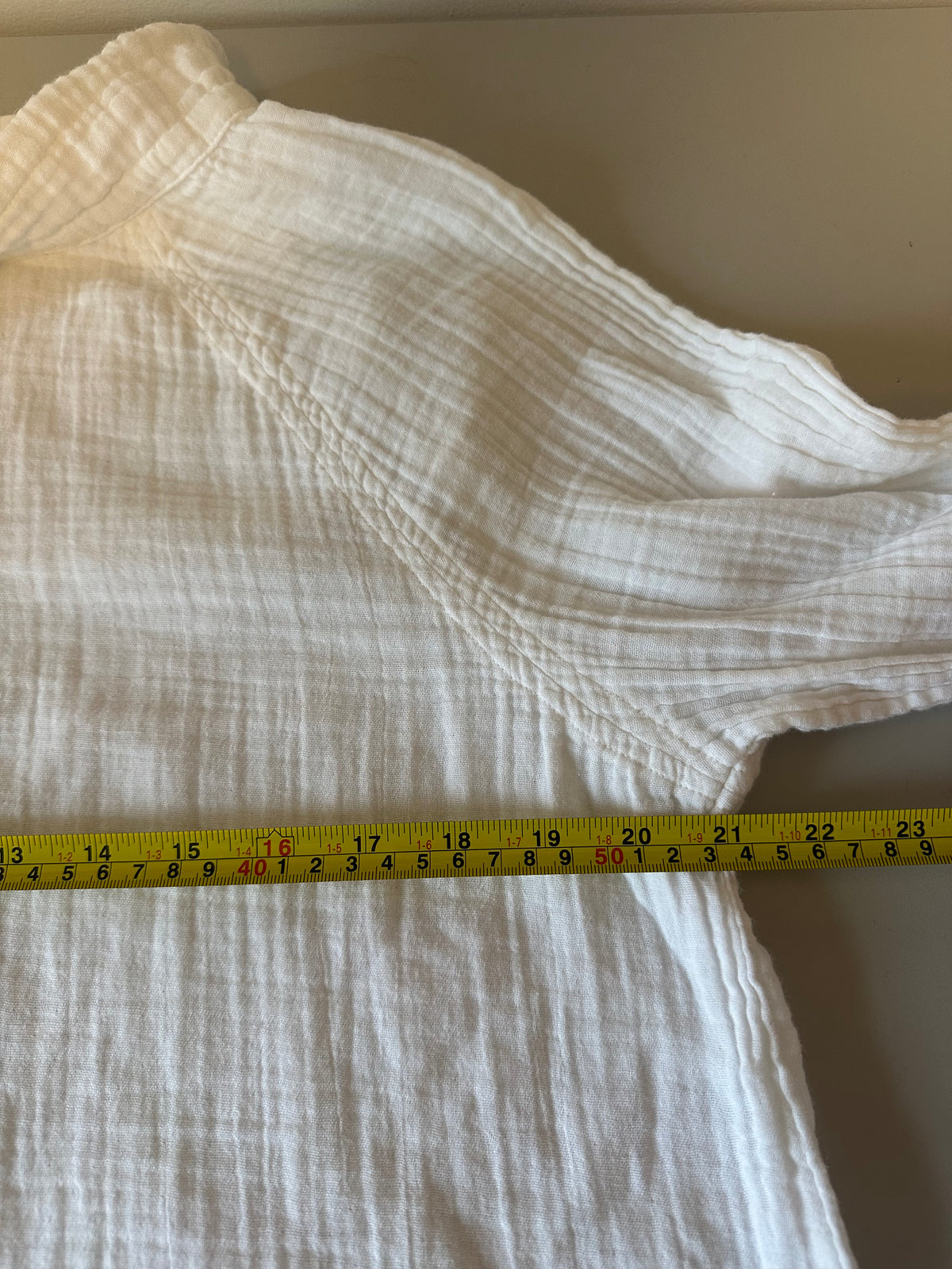 Dylan White Cotton Gauze Crinkle Mock Neck Drawstring Top | Size Small