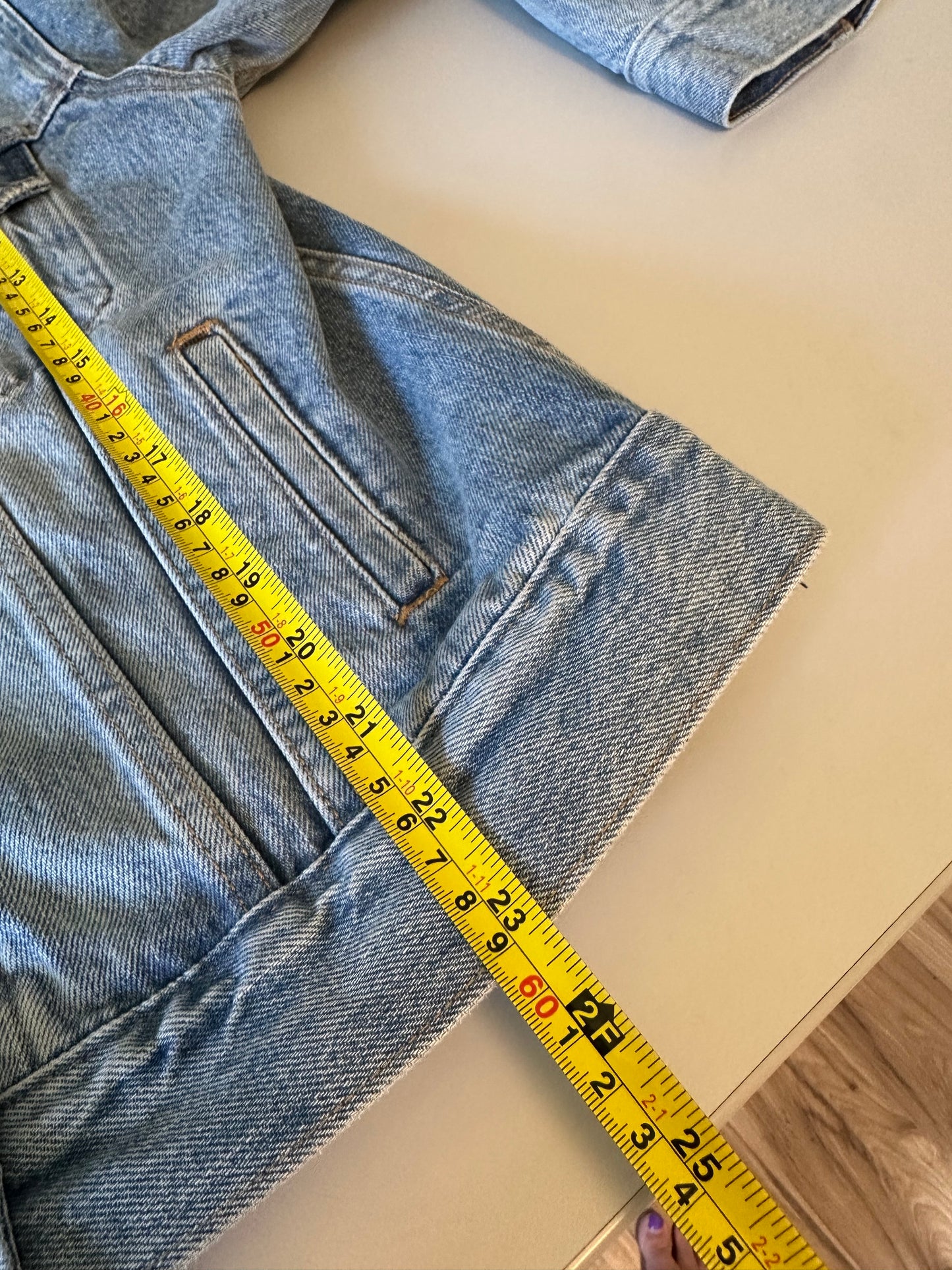 Levis Premium Original Trucker Jean Jacket in Light Wash Denim Blue | Size Small