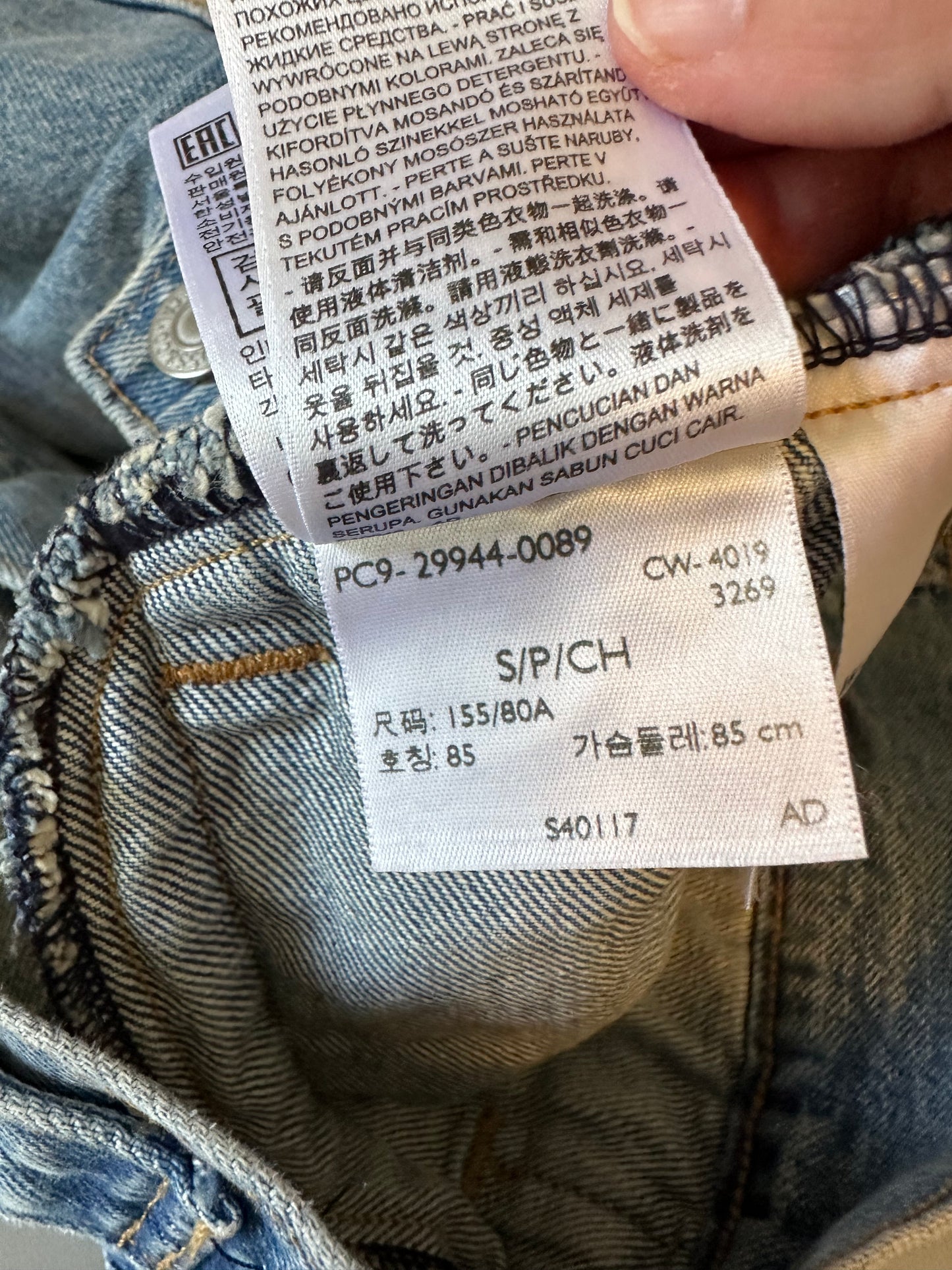 Levis Premium Original Trucker Jean Jacket in Light Wash Denim Blue | Size Small