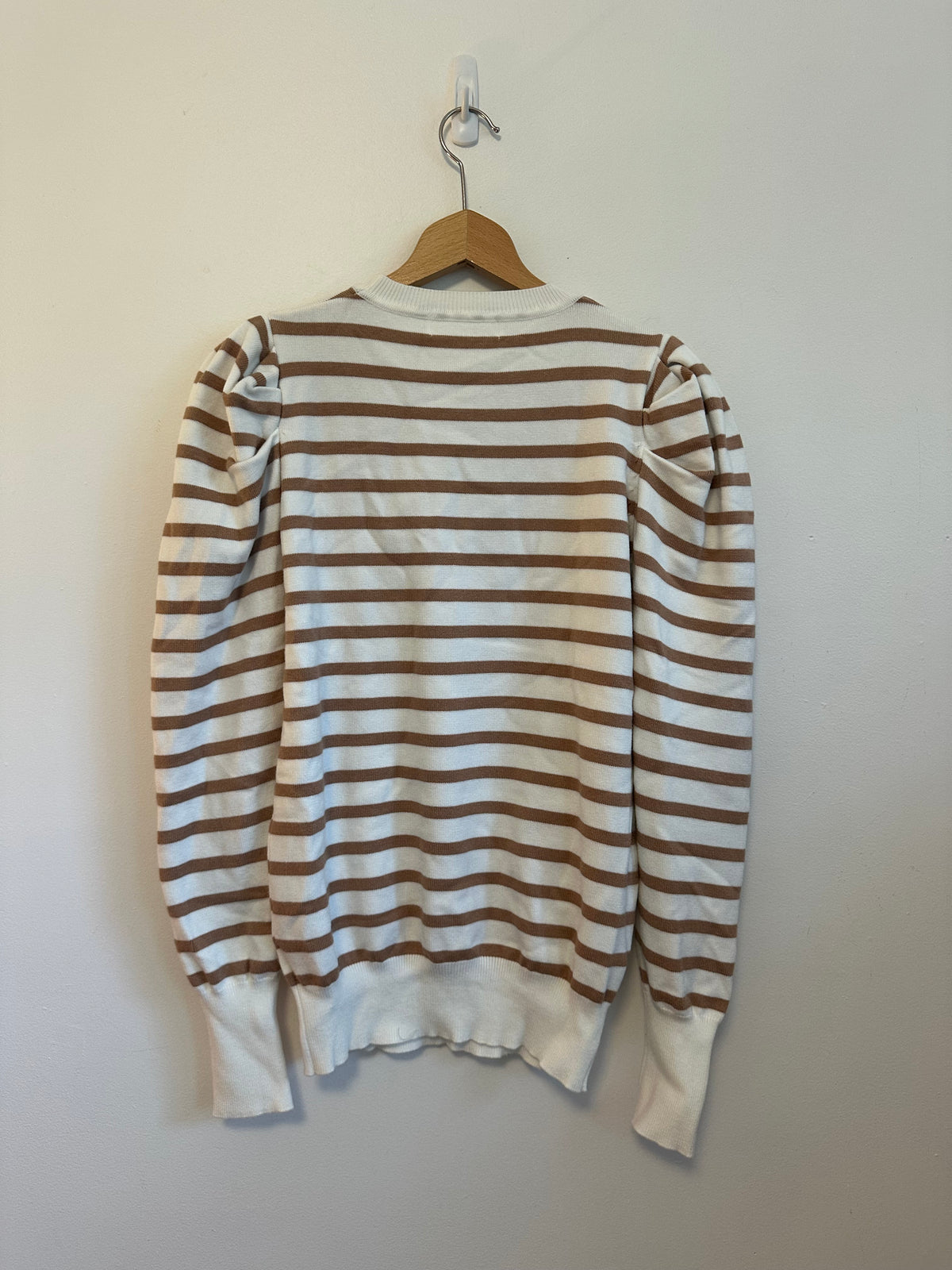 Vine & Love White and Tan Striped Puff Sleeve Sweater | Size Small