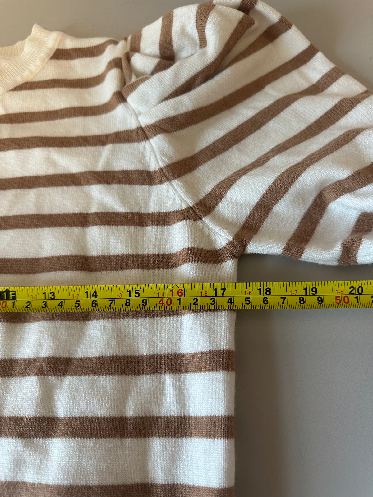 Vine & Love White and Tan Striped Puff Sleeve Sweater | Size Small