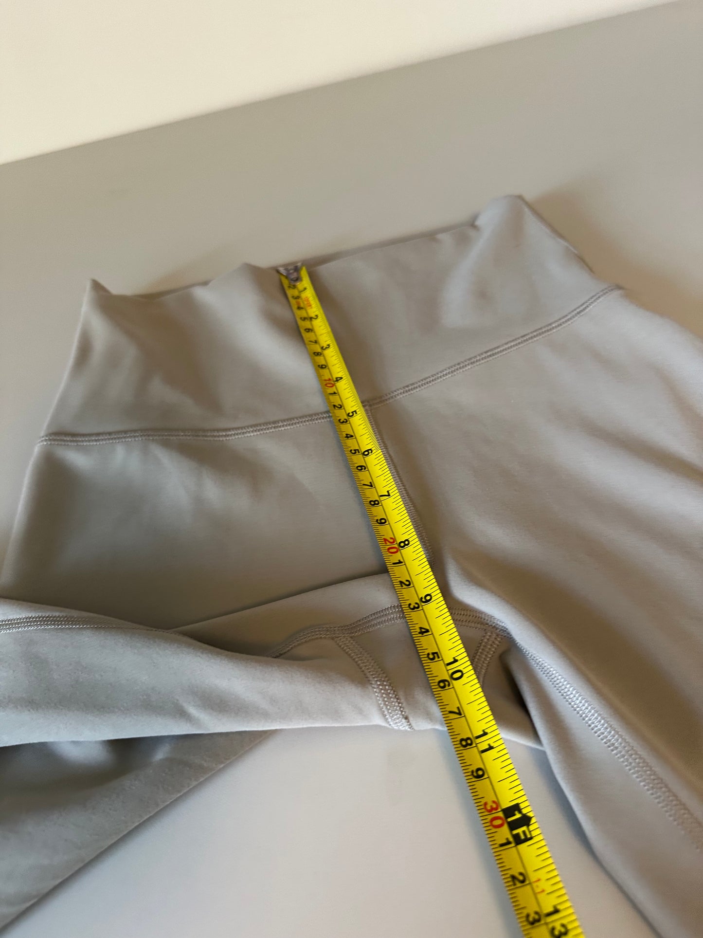 Lululemon Wunder Train High-Rise 25" Leggings in Gray Taupe | Size 4
