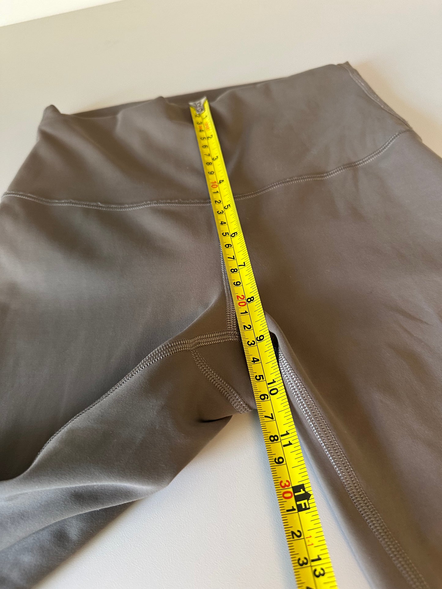 Lululemon Wunder Train High-Rise 25" Leggings in Brown | Size 4