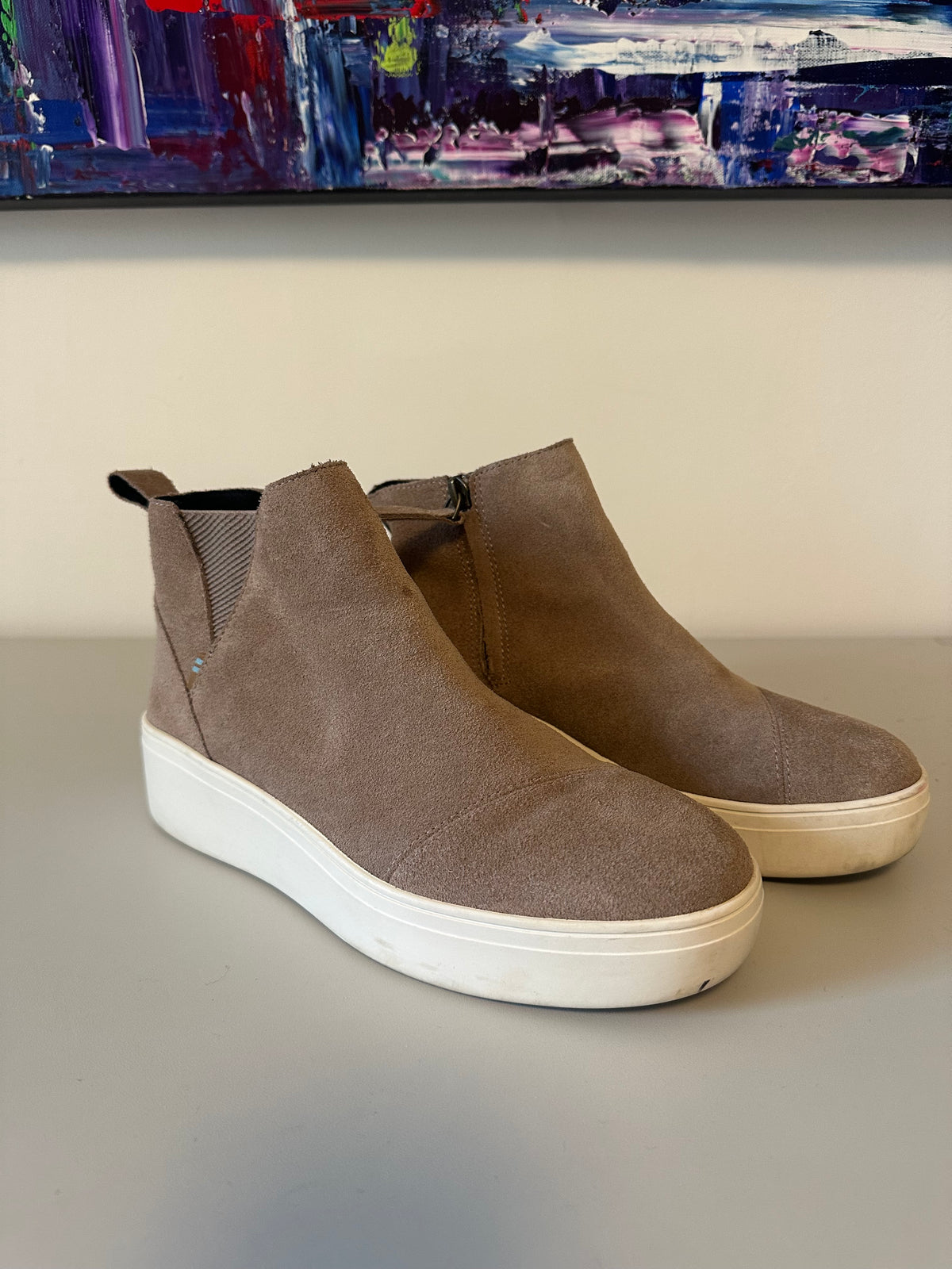 TOMS Jutti Chelsea Taupe Suede Platform Ankle Sneakers | Size 7