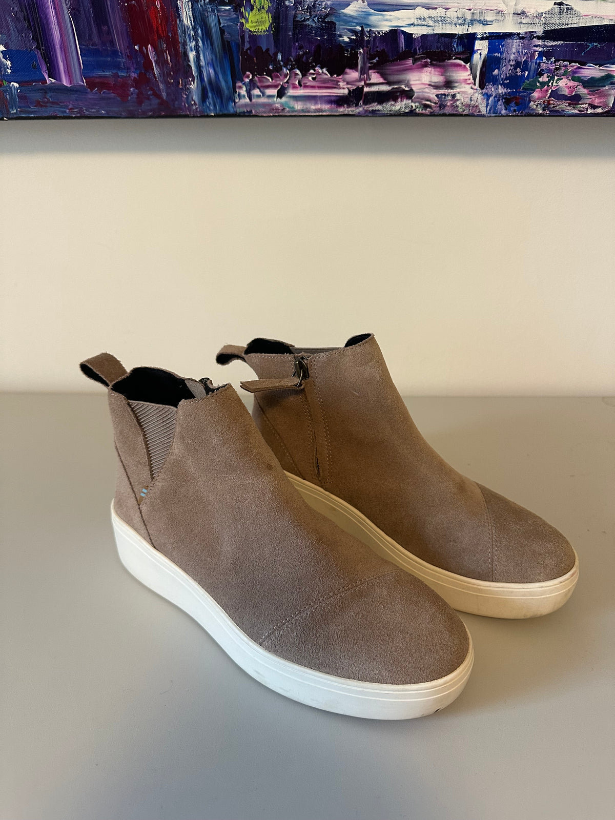 TOMS Jutti Chelsea Taupe Suede Platform Ankle Sneakers | Size 7