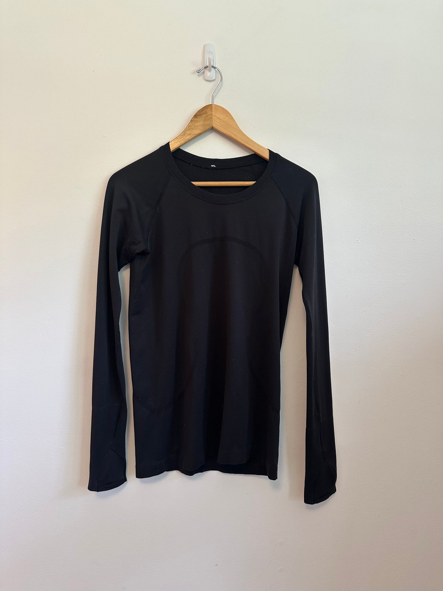 Lululemon Swiftly Tech Long Sleeve Crew Neck in Black | Size 8