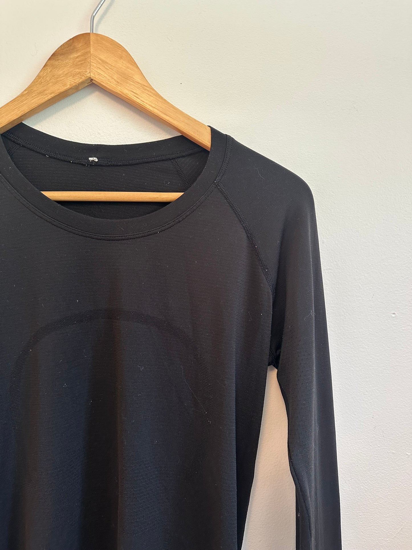 Lululemon Swiftly Tech Long Sleeve Crew Neck in Black | Size 8