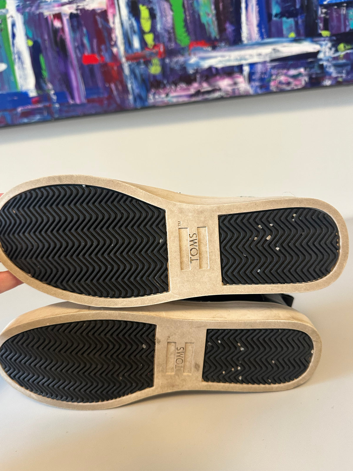 TOMS Black Leather and Faux Fur Lined Slip On Sneaker | Size 7