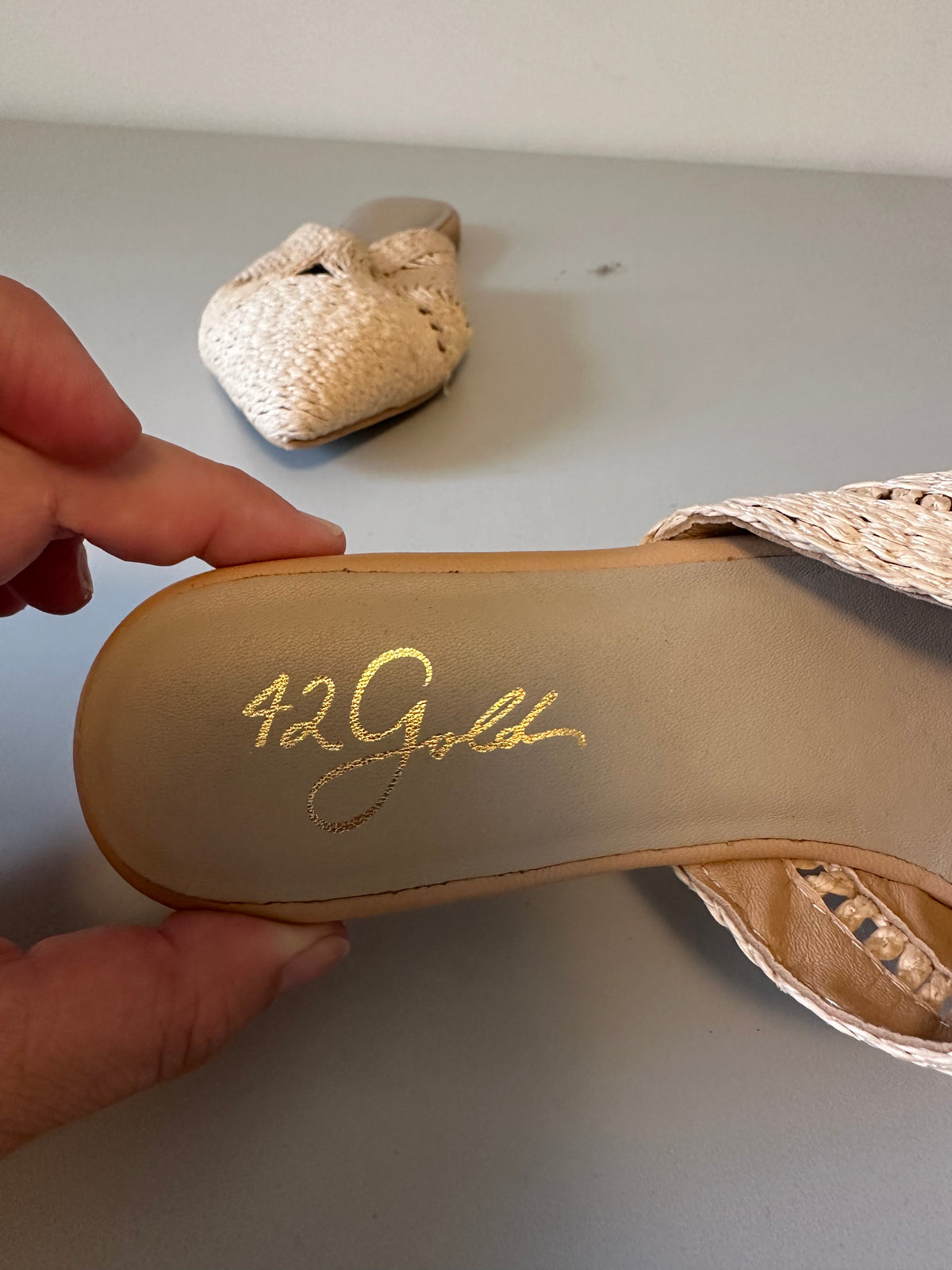 42 Gold Woven Raffia Pointed Toe Mules in Tan | Size 7