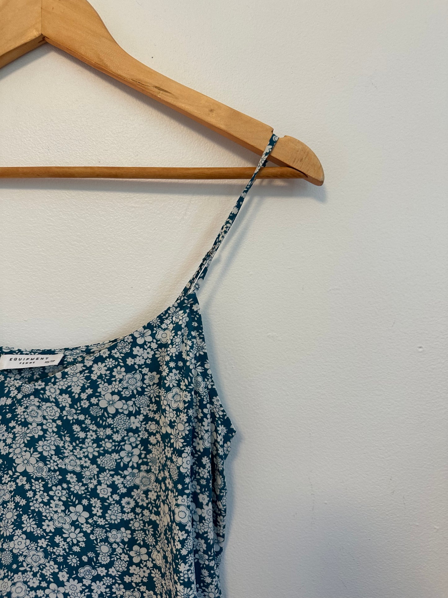 Equipment Femme Teal Blue White Floral 100% Silk Camisole Top | Size XS