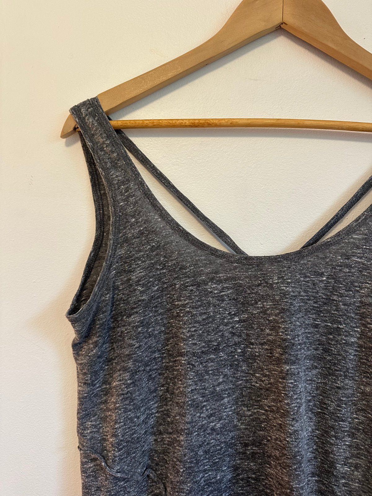 Steve Madden Strappy Back Asymmetrical Tank Top in Charcoal Gray | Size Small
