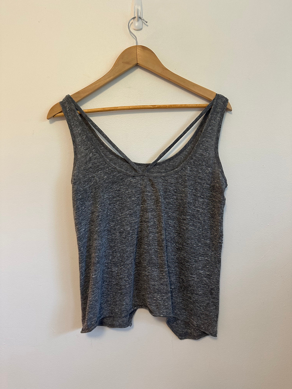 Steve Madden Strappy Back Asymmetrical Tank Top in Charcoal Gray | Size Small