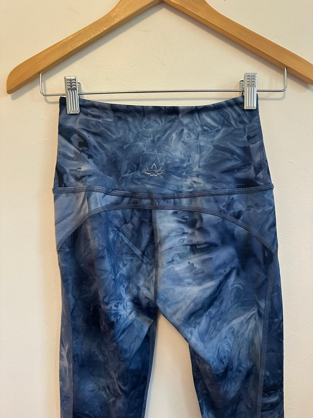 Beyond Yoga  High Waisted Leggings in Blue Tie Dye | Size XS