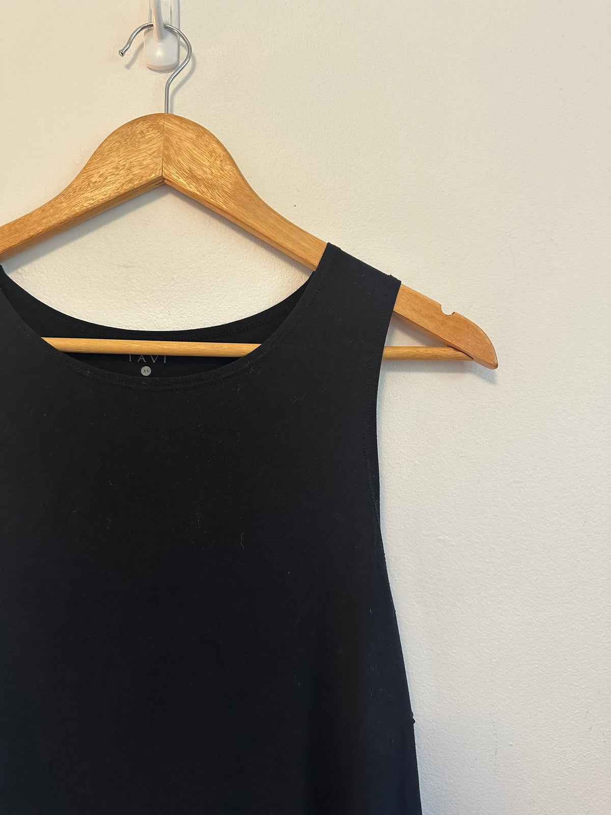 Tavi Sleeveless Crewneck Activewear Tank Top in Black | Size XS