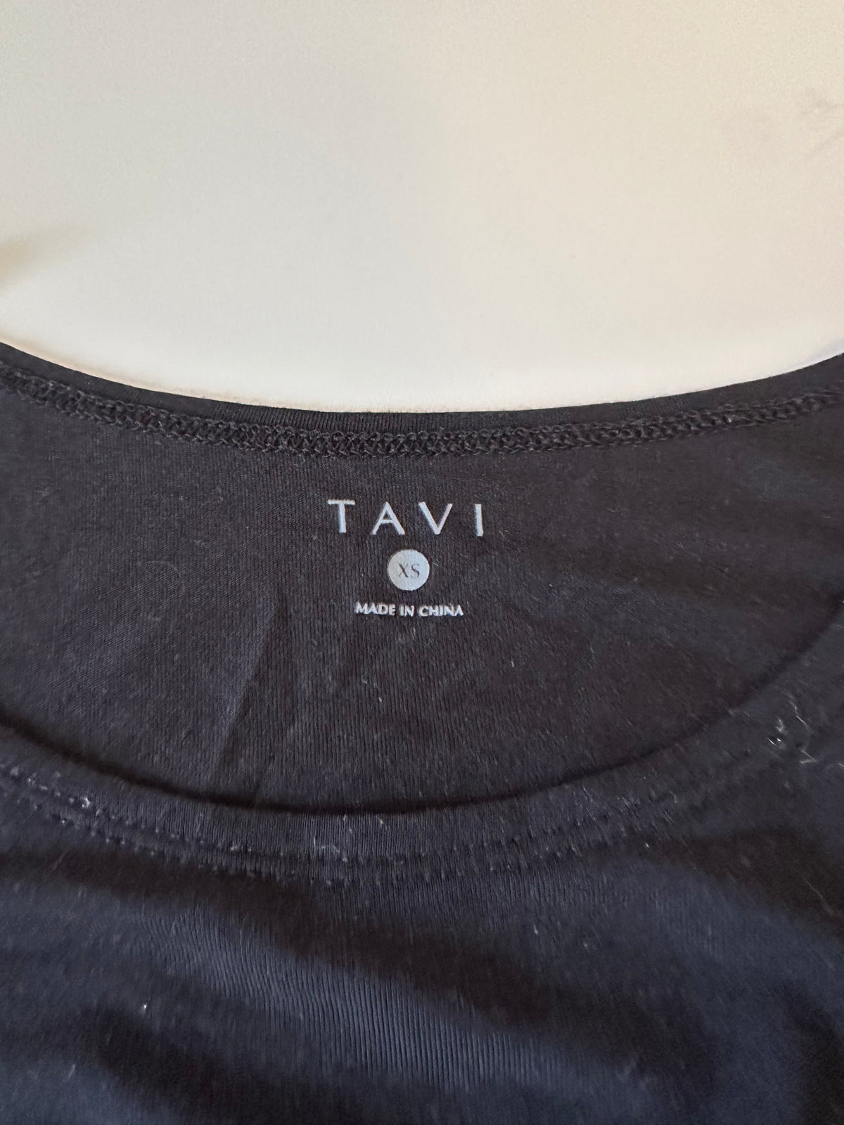 Tavi Sleeveless Crewneck Activewear Tank Top in Black | Size XS