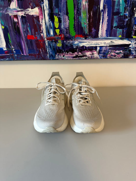 Asics Gel-Nimbus 25 Running Shoes in Grey and White | Size 9