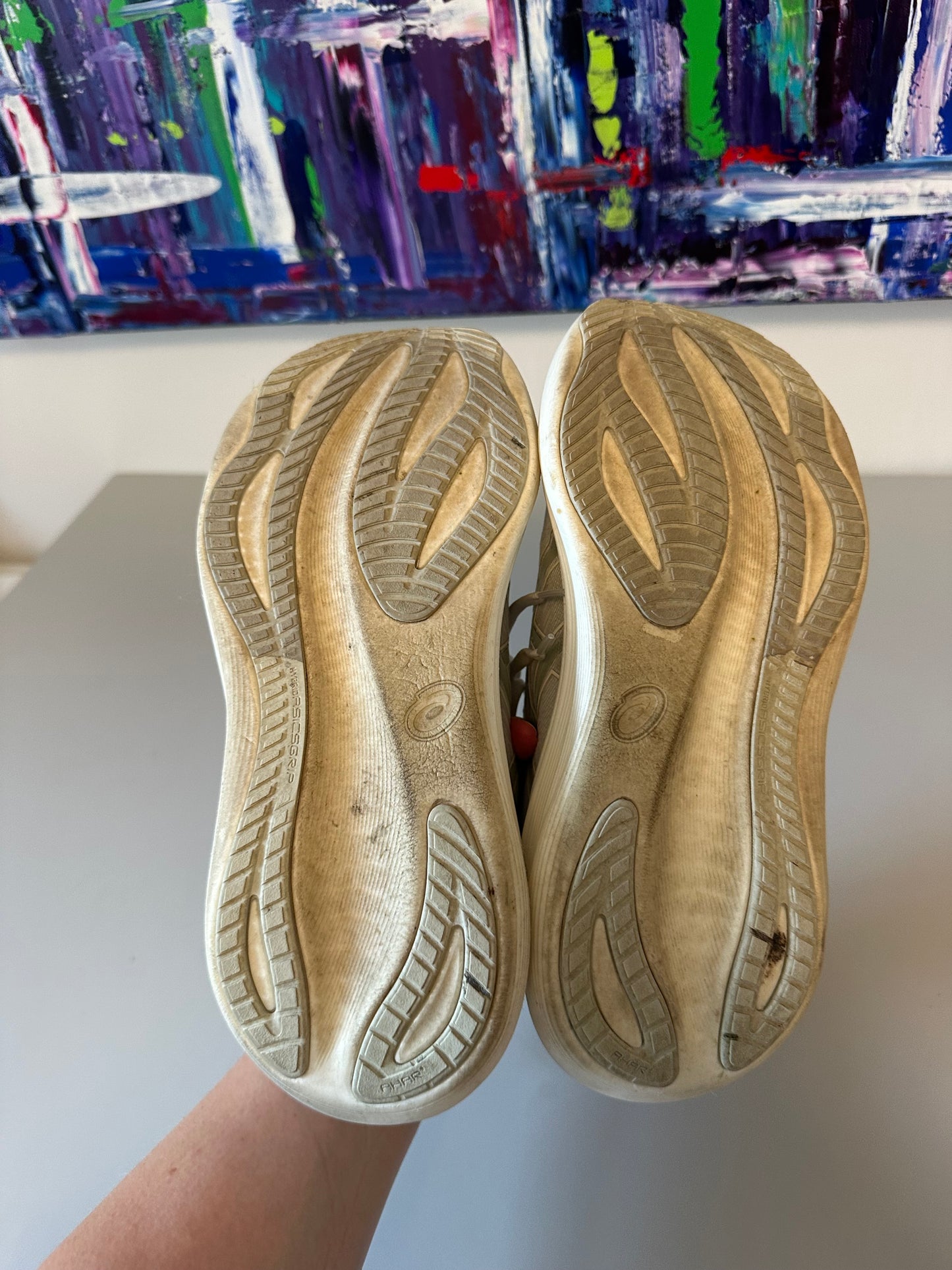 Asics Gel-Nimbus 25 Running Shoes in Grey and White | Size 9