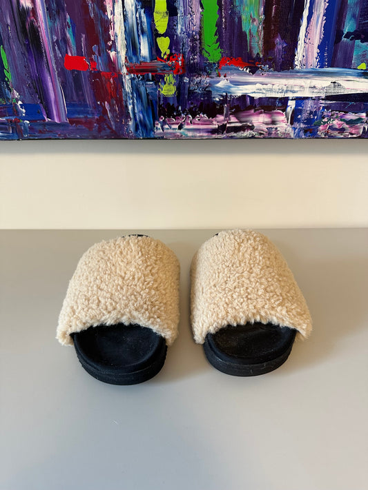 ROAM Cloud Fuzzy Slides in Cream | Size 38