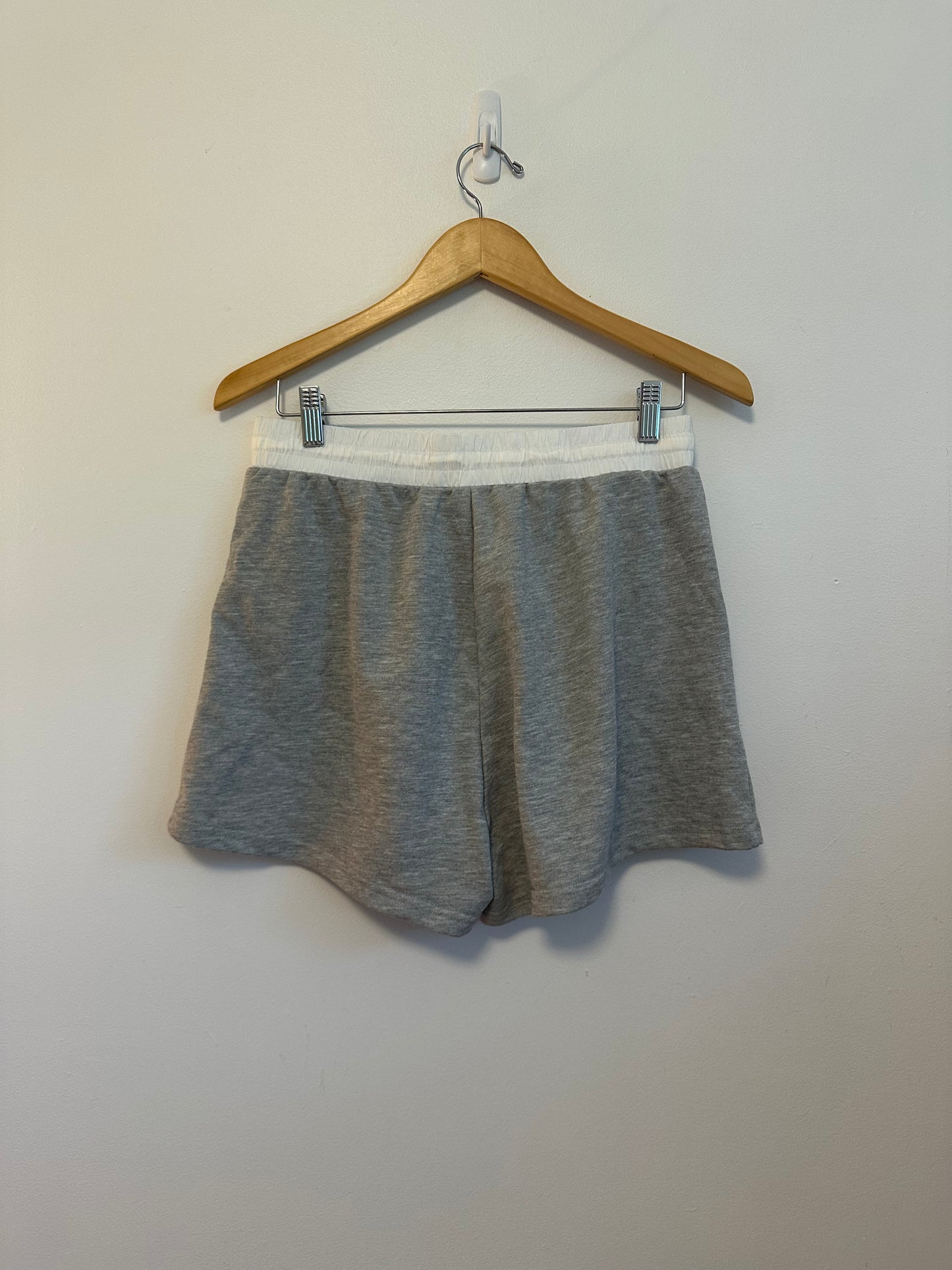Annie Wear Los Angeles Gray and White Drawstring Sweat Shorts | Size Medium