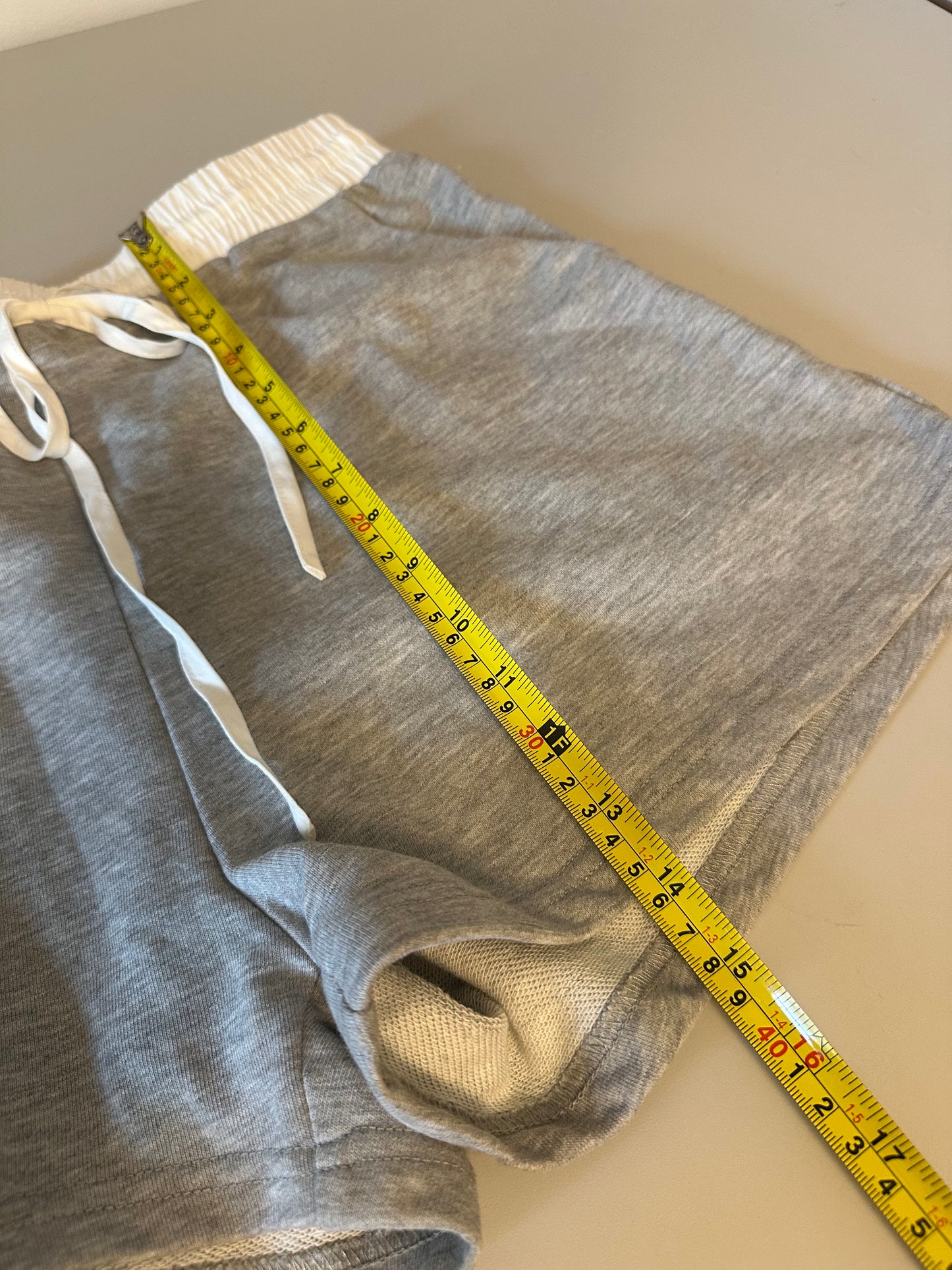 Annie Wear Los Angeles Gray and White Drawstring Sweat Shorts | Size Medium