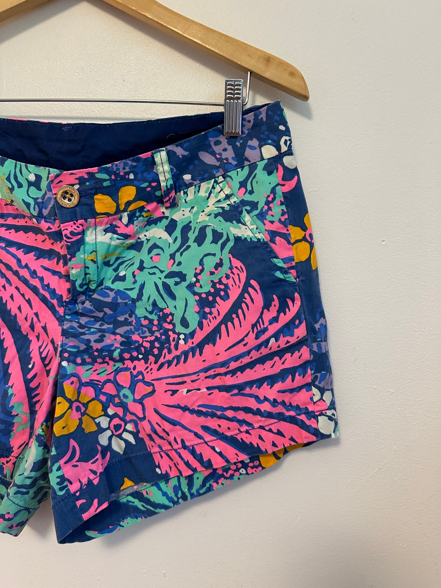 Lilly Pulitzer Callahan Shorts in Navy and Pink Tropical Floral | Size 6