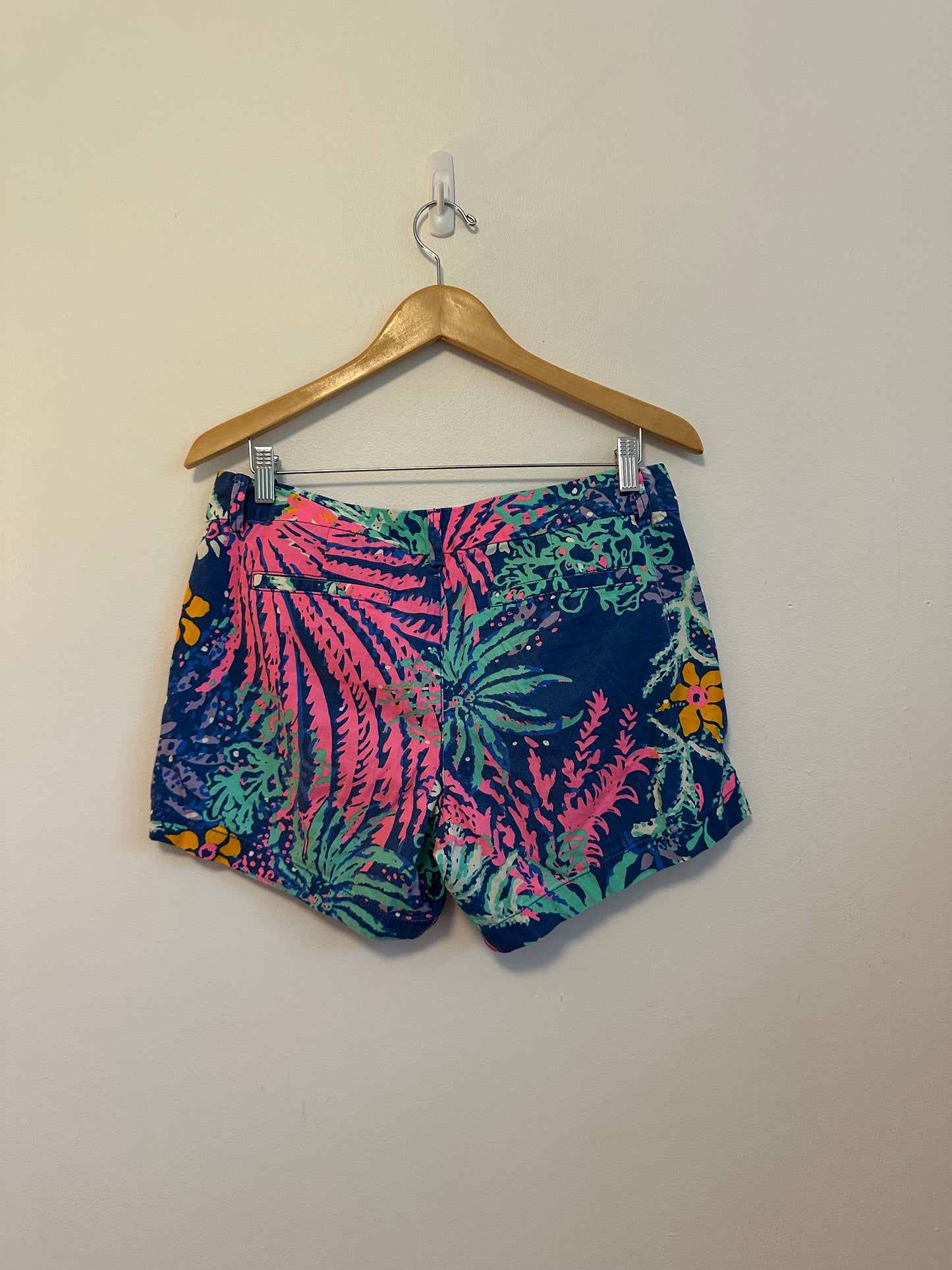 Lilly Pulitzer Callahan Shorts in Navy and Pink Tropical Floral | Size 6