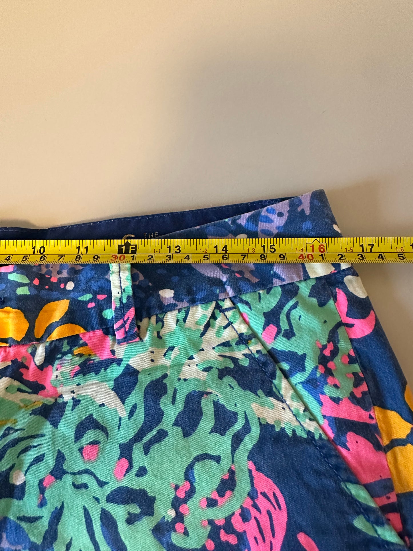 Lilly Pulitzer Callahan Shorts in Navy and Pink Tropical Floral | Size 6