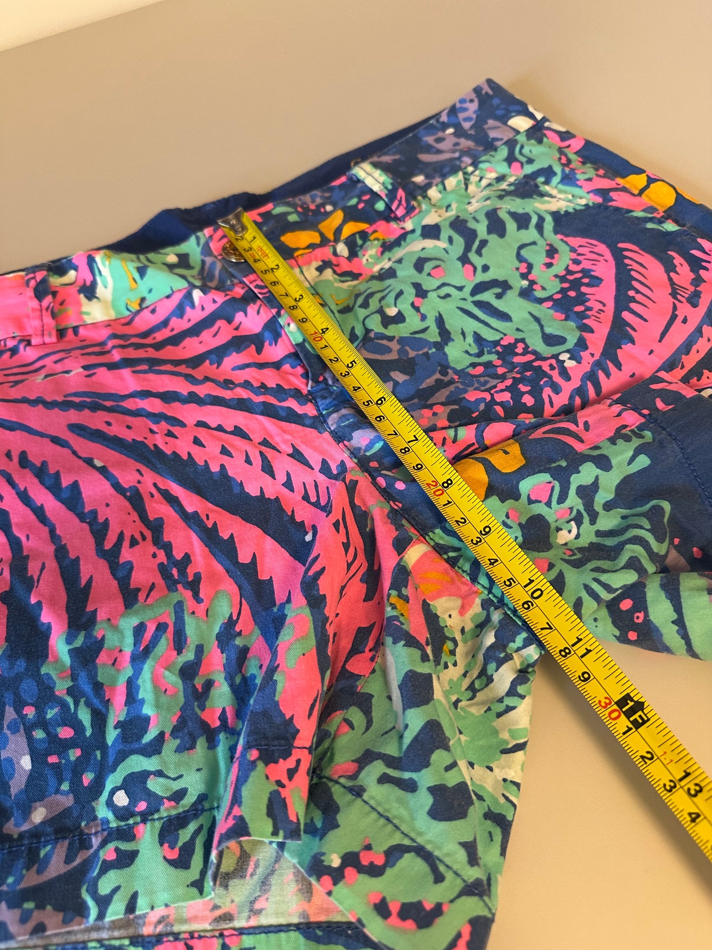 Lilly Pulitzer Callahan Shorts in Navy and Pink Tropical Floral | Size 6