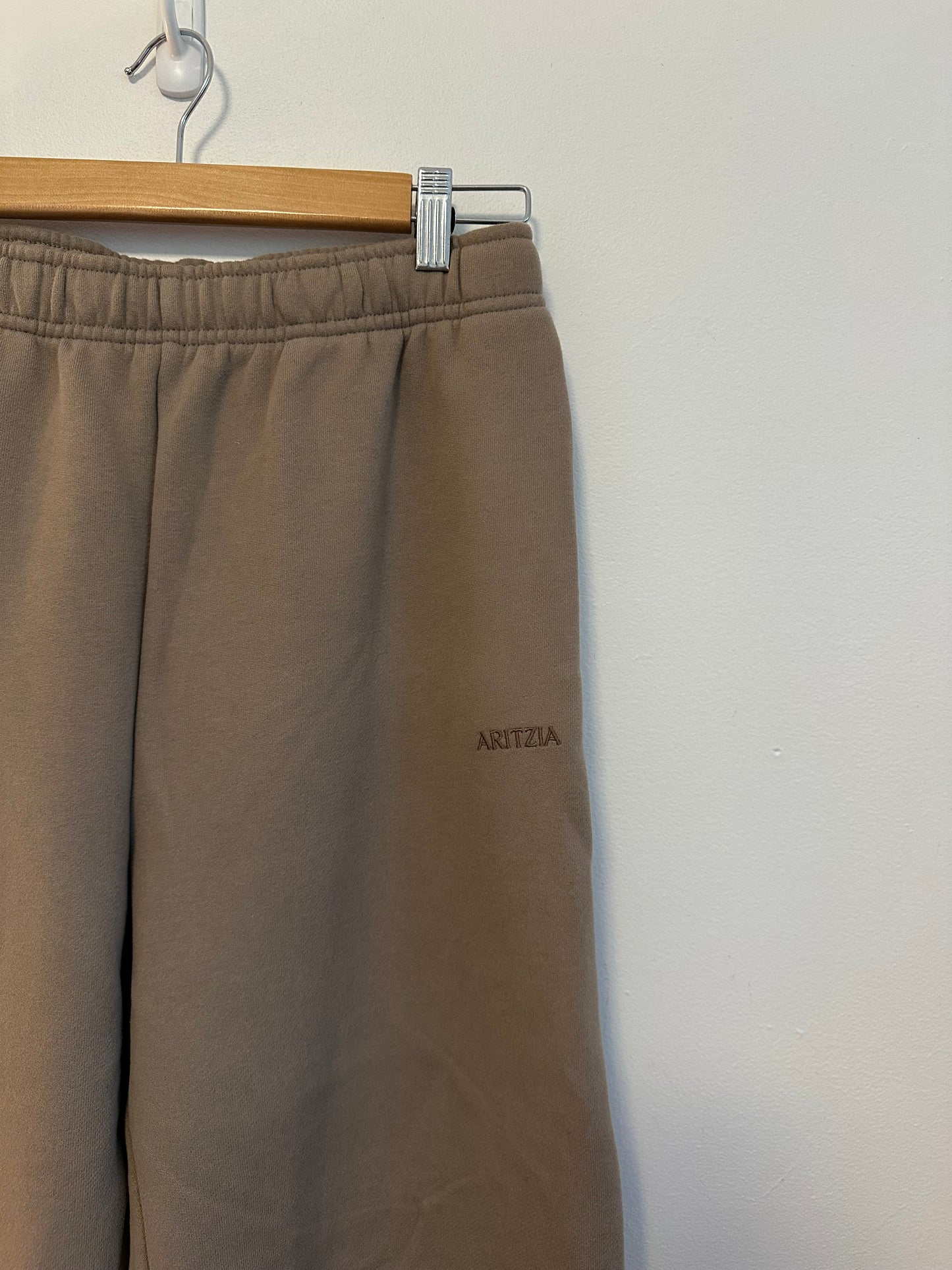 NWT Aritzia Cozy Fleece Mega Jogger Sweatpants in Taupe Brown | Size Small
