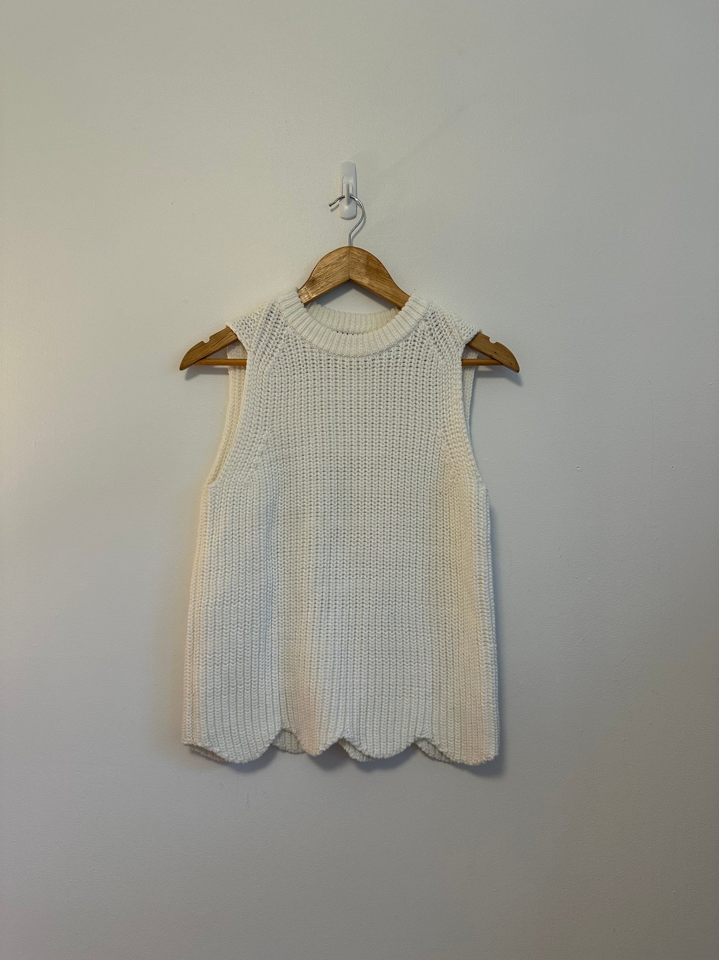 J. Crew Ivory White Chunky Knit Scalloped Hem Sleeveless Sweater | Size Small