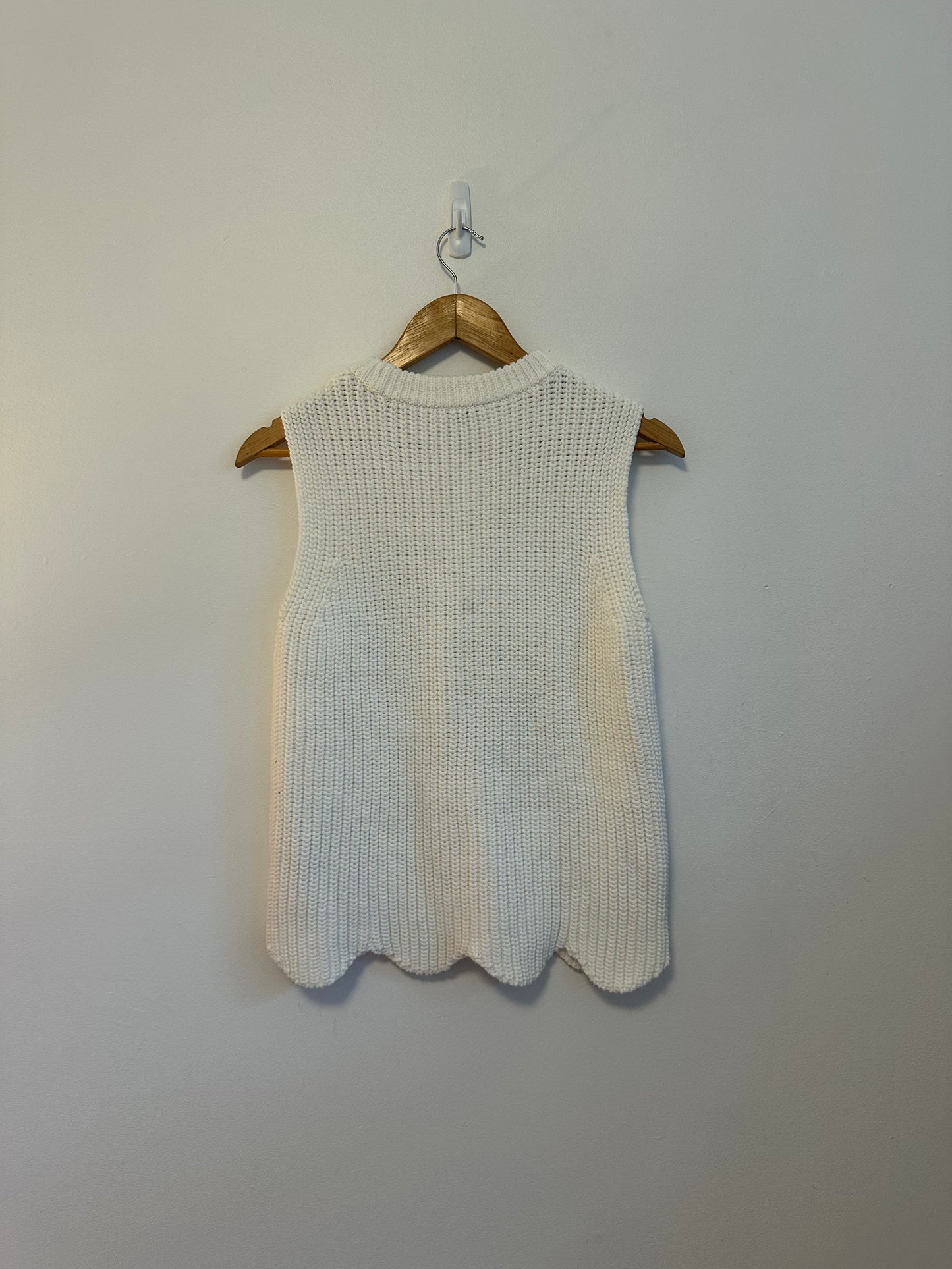 J. Crew Ivory White Chunky Knit Scalloped Hem Sleeveless Sweater | Size Small
