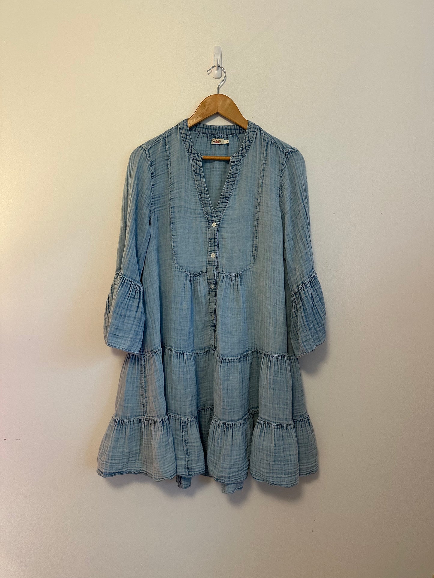 Faherty Dream Kasey Dress in Light Indigo Wash | Size Small