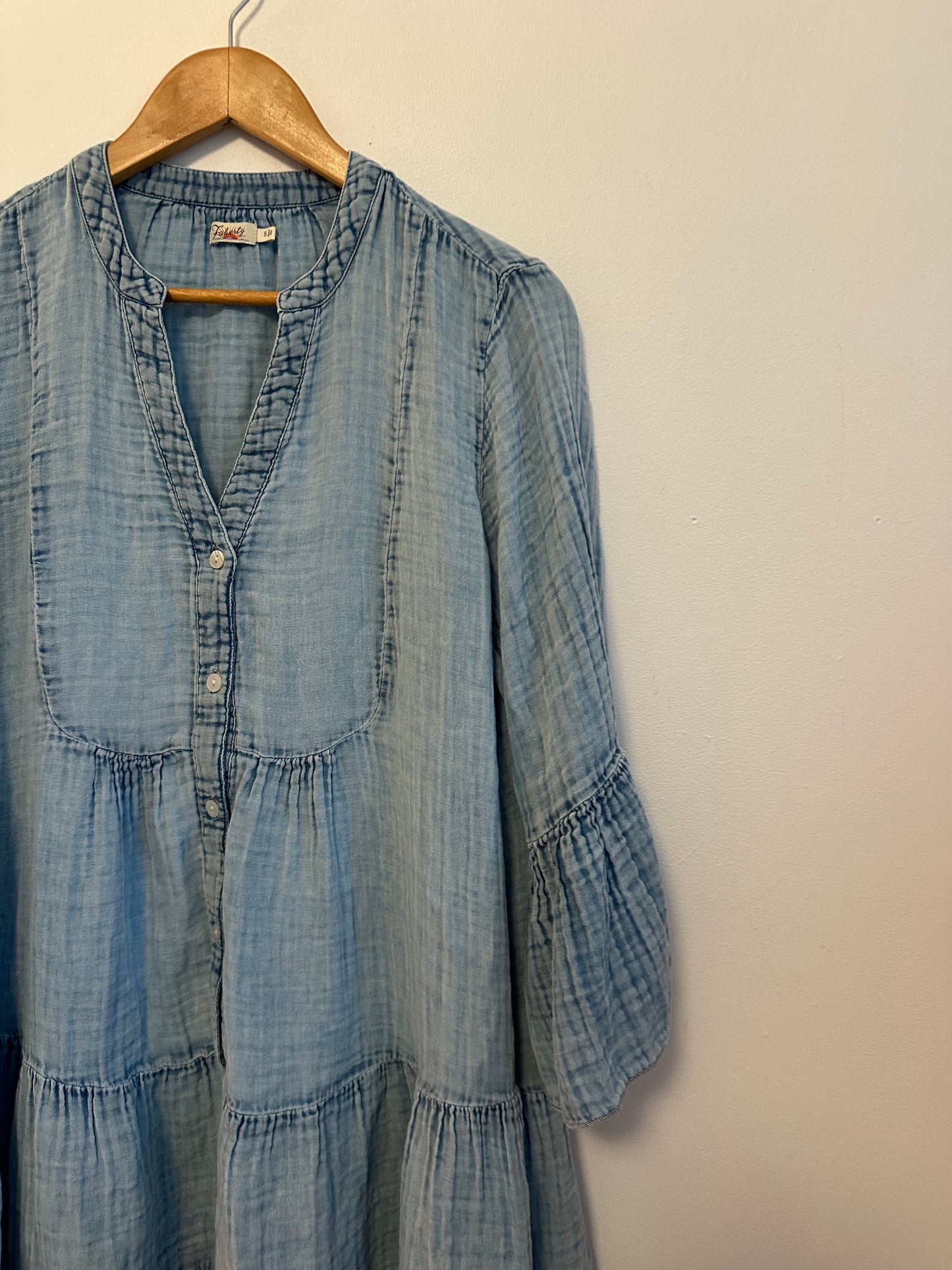 Faherty Dream Kasey Dress in Light Indigo Wash | Size Small