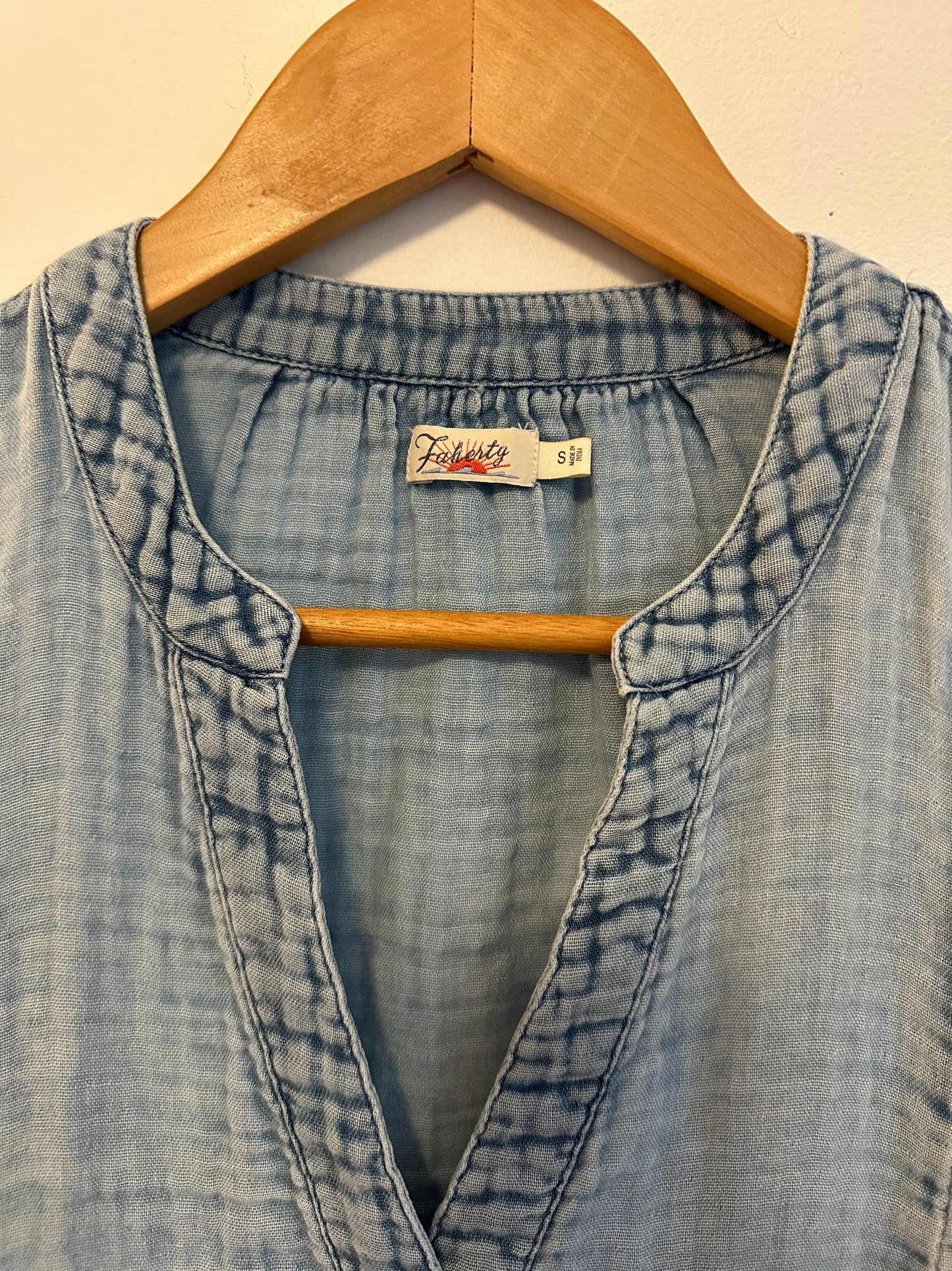 Faherty Dream Kasey Dress in Light Indigo Wash | Size Small