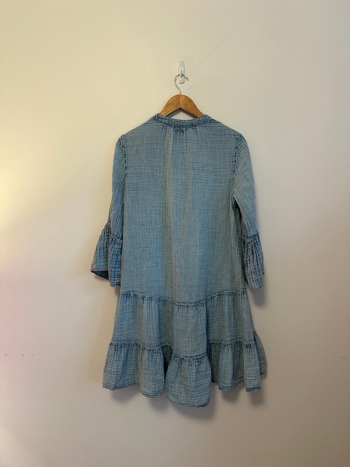 Faherty Dream Kasey Dress in Light Indigo Wash | Size Small