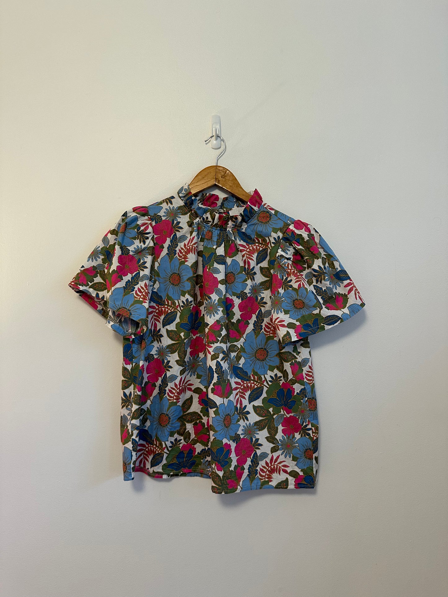 Sugarlips Floral Ruffle Neck Cotton Short Sleeve Blouse | Size Small
