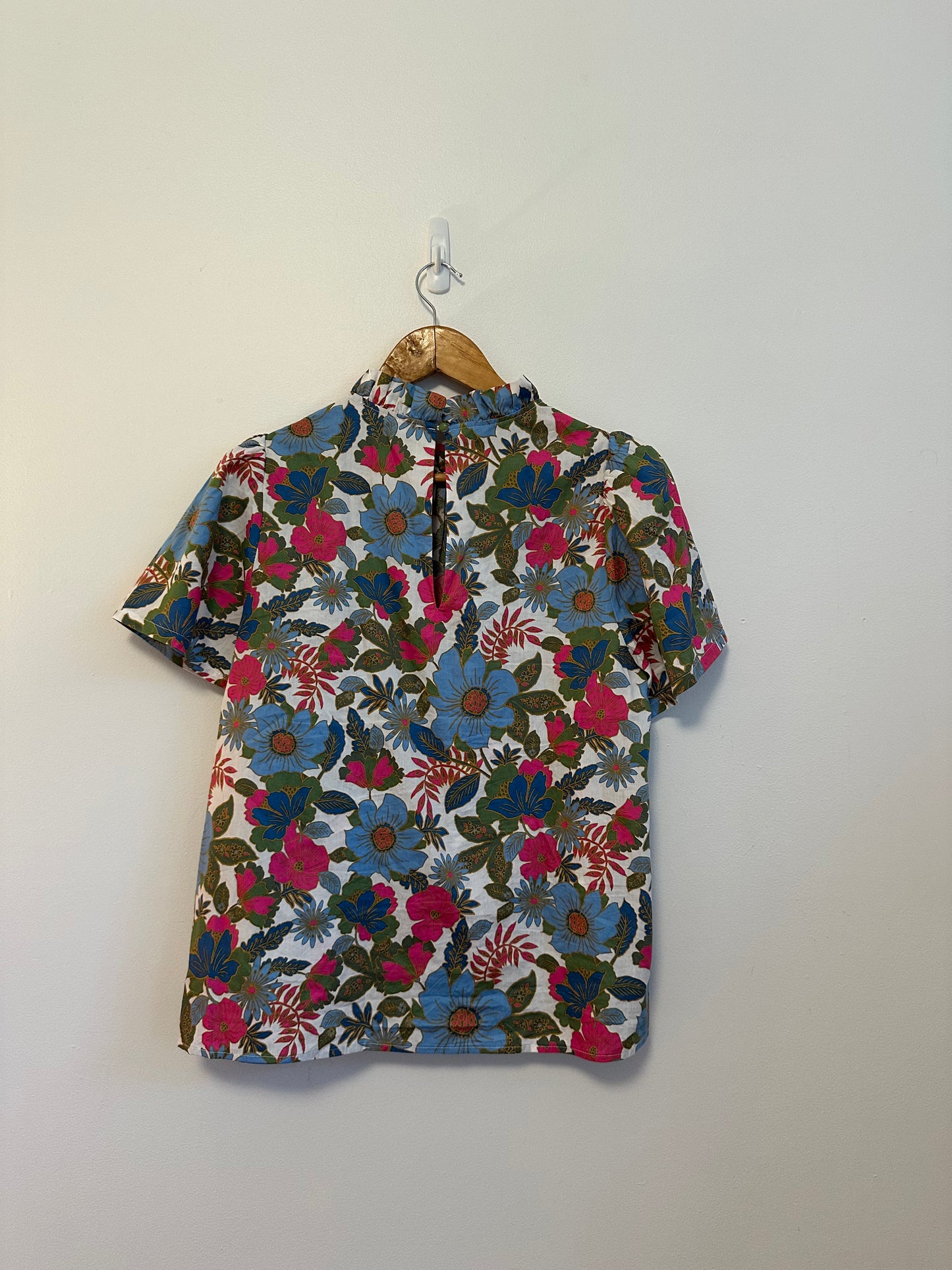 Sugarlips Floral Ruffle Neck Cotton Short Sleeve Blouse | Size Small
