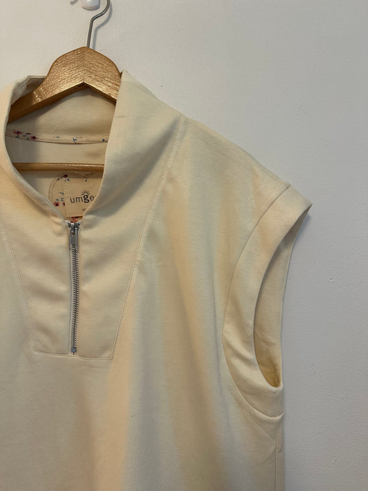 NWT Umgee Cream Quarter Zip Sleeveless Sweatshirt | Size Small