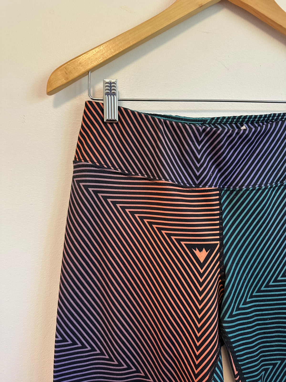 Burton DryRide Geometric Print Cropped Leggings in Multicolor | Size Medium