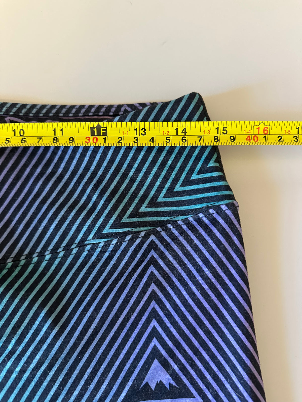 Burton DryRide Geometric Print Cropped Leggings in Multicolor | Size Medium