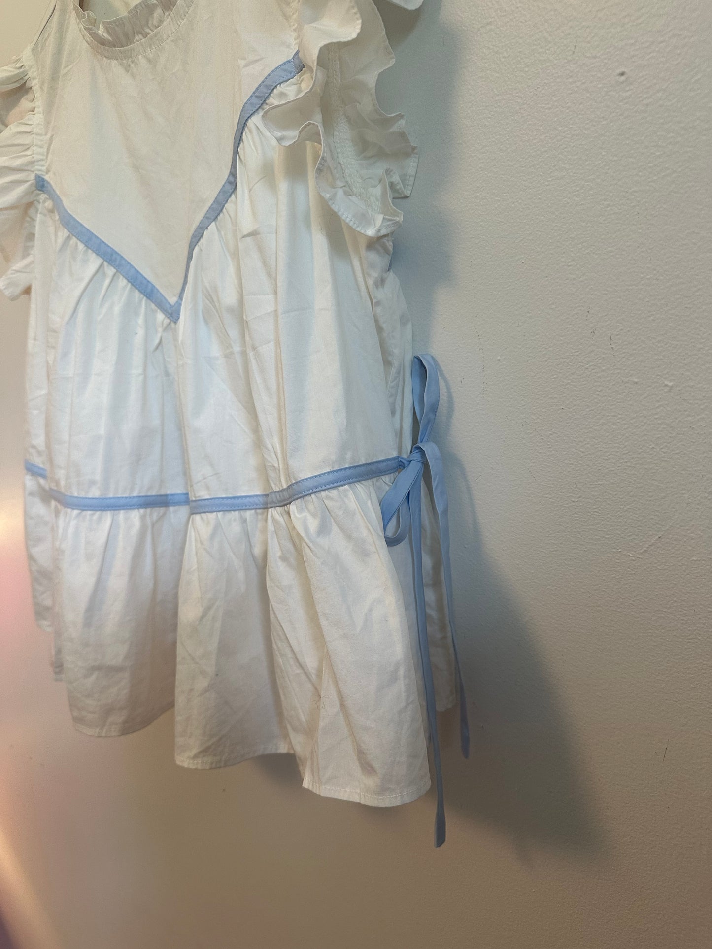 Lalavon White Cotton Flutter Sleeve Peplum Side Tie Top | Size Medium