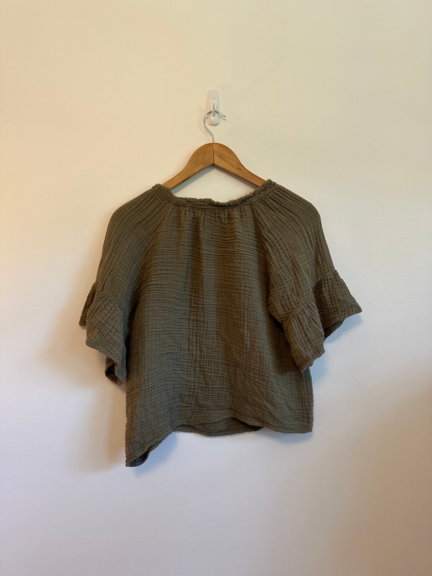 Michael Stars Cotton Gauze Ruffle Sleeve V-Neck Blouse in Olive Green | Size Small