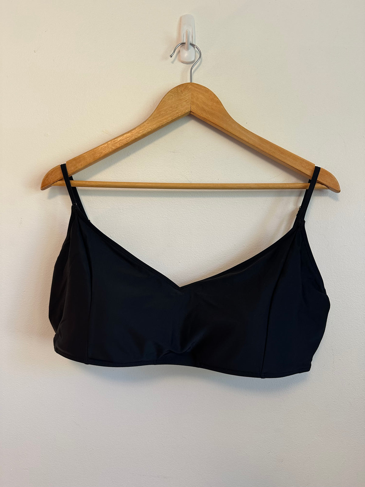 Summersalt The Wanderlust Bikini Top in Black | Size 14