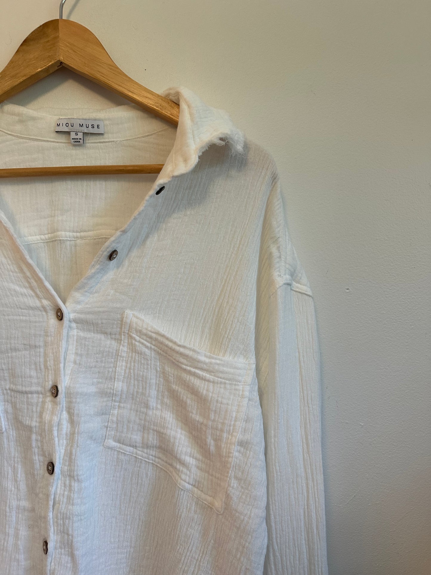 Miou Muse White Cotton Gauze Raw Hem Button Down Shirt | Size Small
